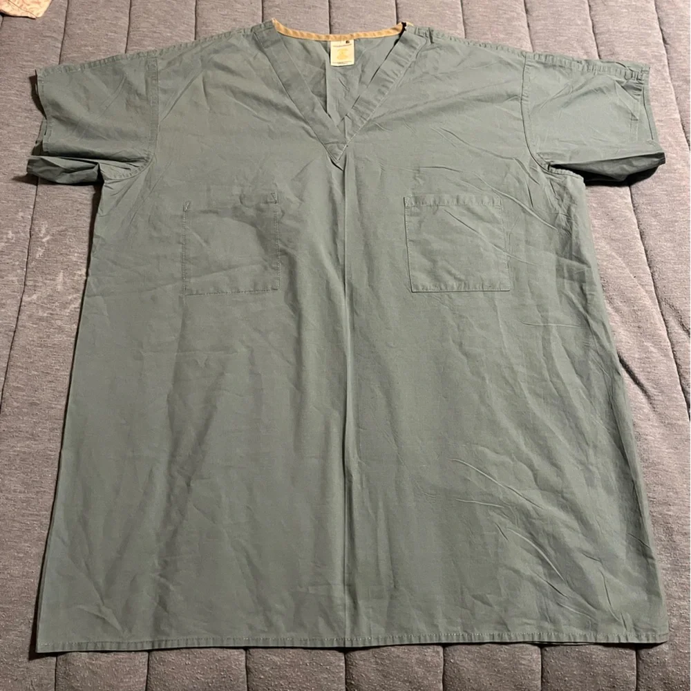 Standard Textile Basic Grey/ Green Scrub Top - Size M - Picture 1 of 4